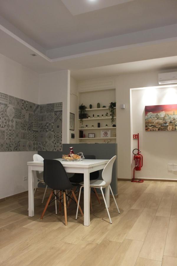 Apartment •to With Love• Rom
